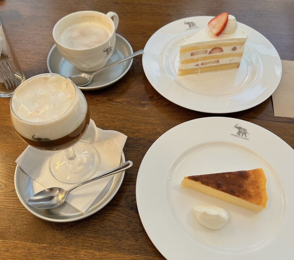 ケーキとコーヒー